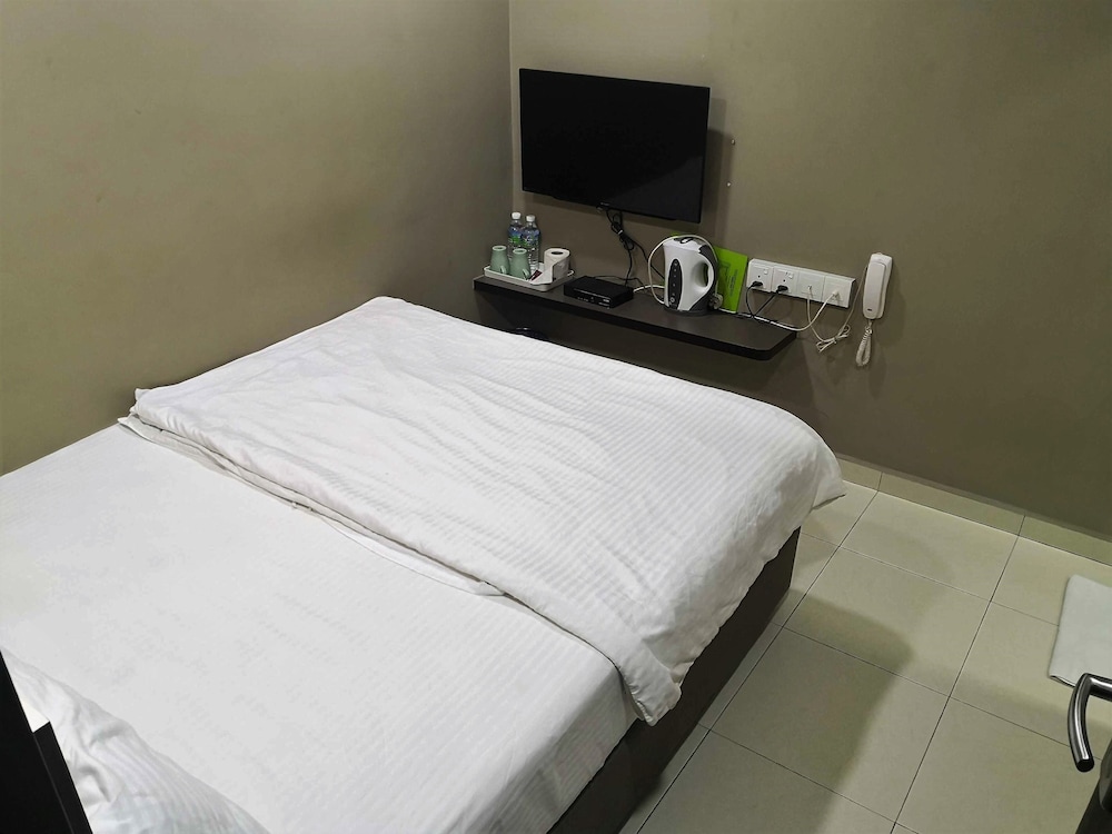 tropika garden hotel by zuzu