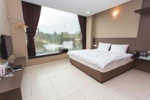 tropika garden hotel by zuzu