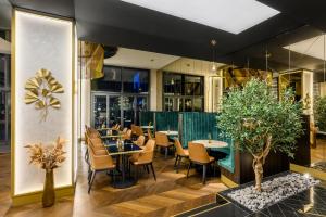 hotel emerald and suites