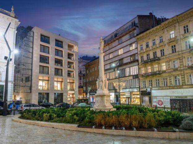 hotel emerald and suites