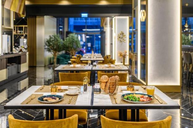 hotel emerald and suites