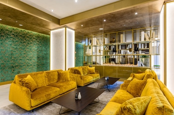 hotel emerald and suites