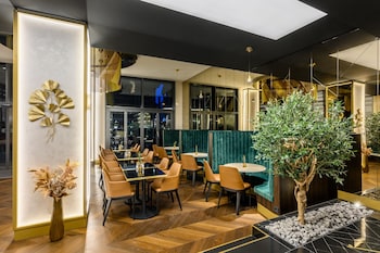 hotel emerald and suites