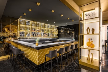 hotel emerald and suites