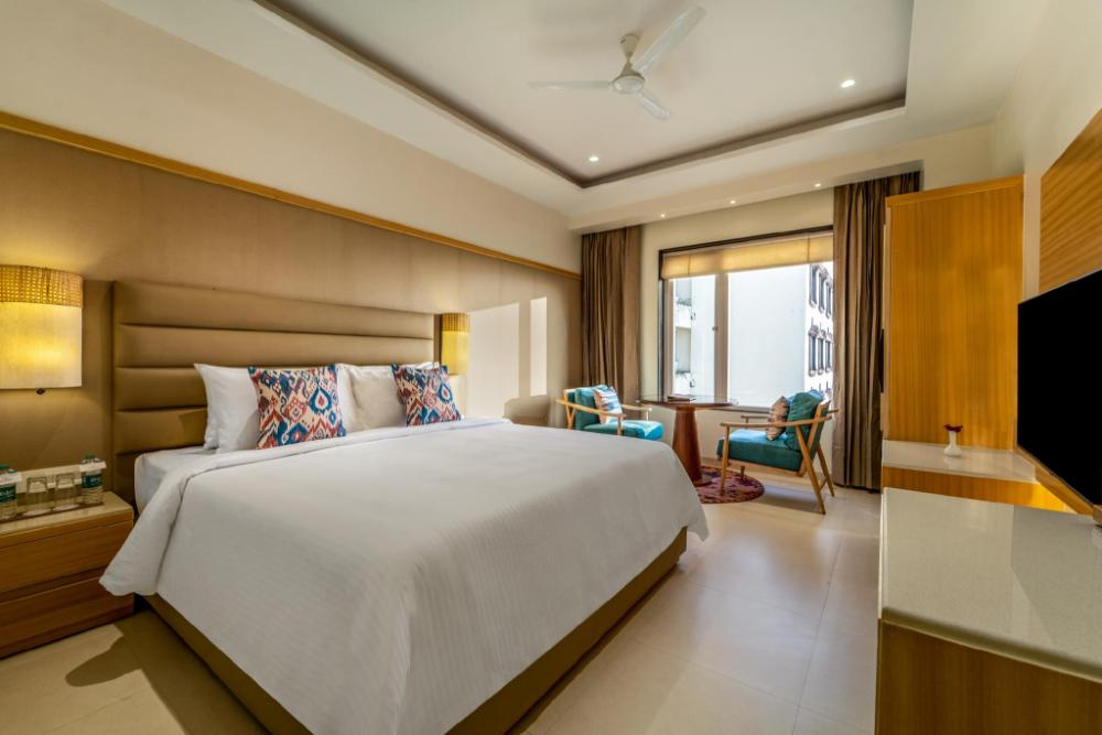 shyama sarovar portico