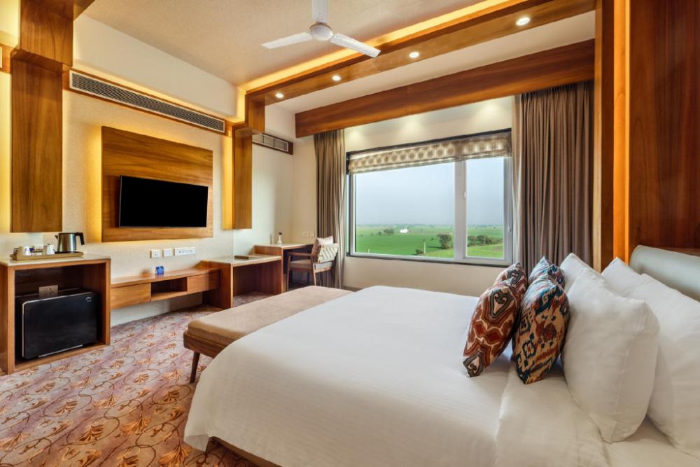 shyama sarovar portico