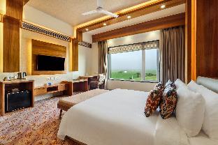 shyama sarovar portico