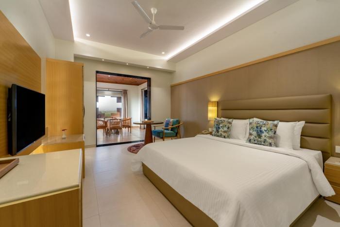 shyama sarovar portico