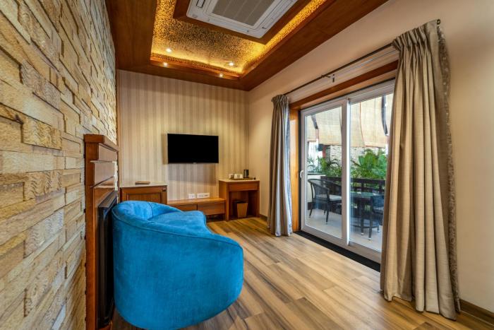 shyama sarovar portico