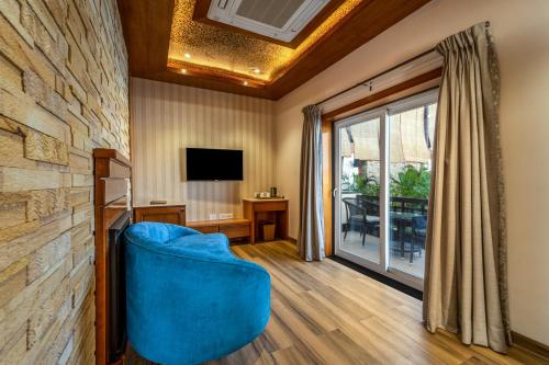 shyama sarovar portico