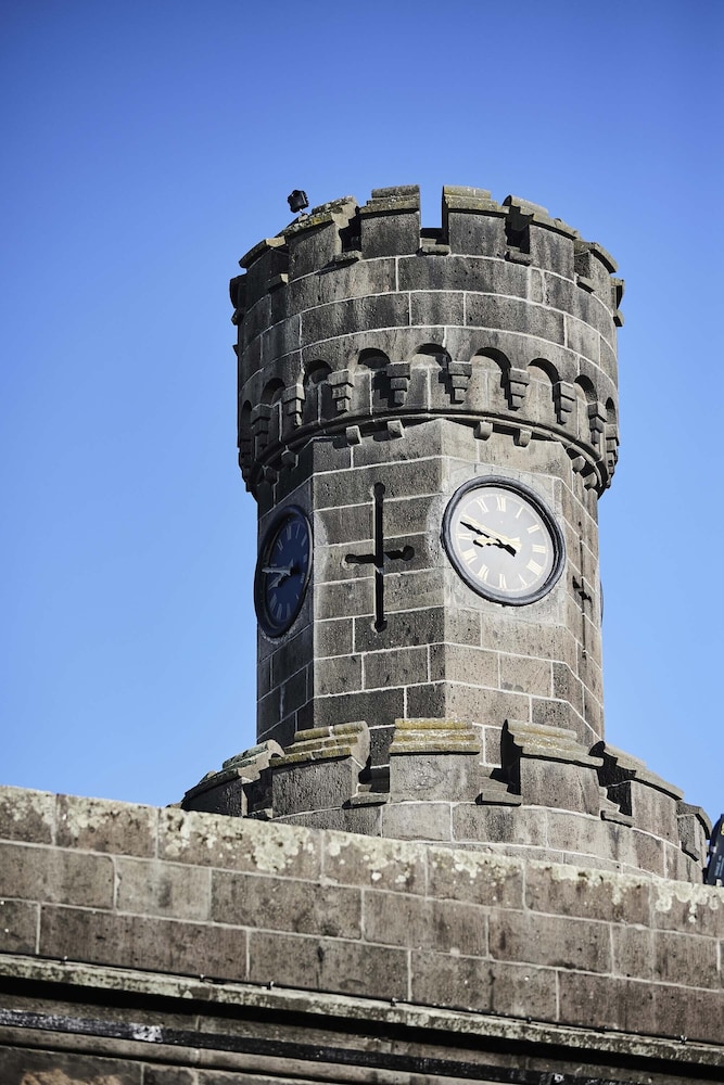 adina apartment hotel melbourne pentridge