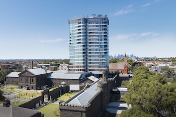 adina apartment hotel melbourne pentridge
