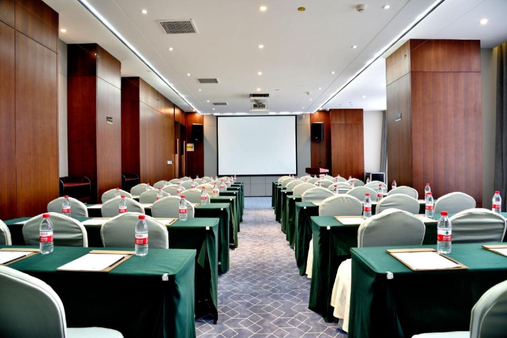 madison hotel zhengzhou erqi plaza