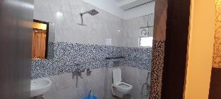 Hotel Home Town,Gopal Ballabh Rd,2 star