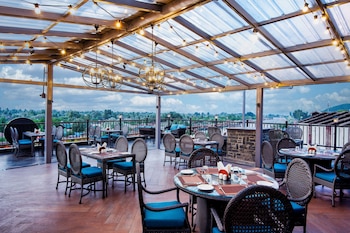 the vintage srinagar at dal lake