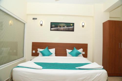 Royal Chola,Kanchipuram>>Chennai,2 star