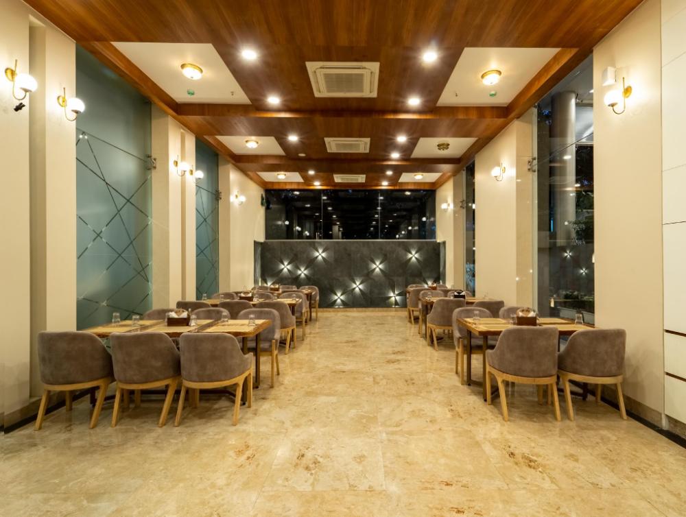 moistin business class hotel