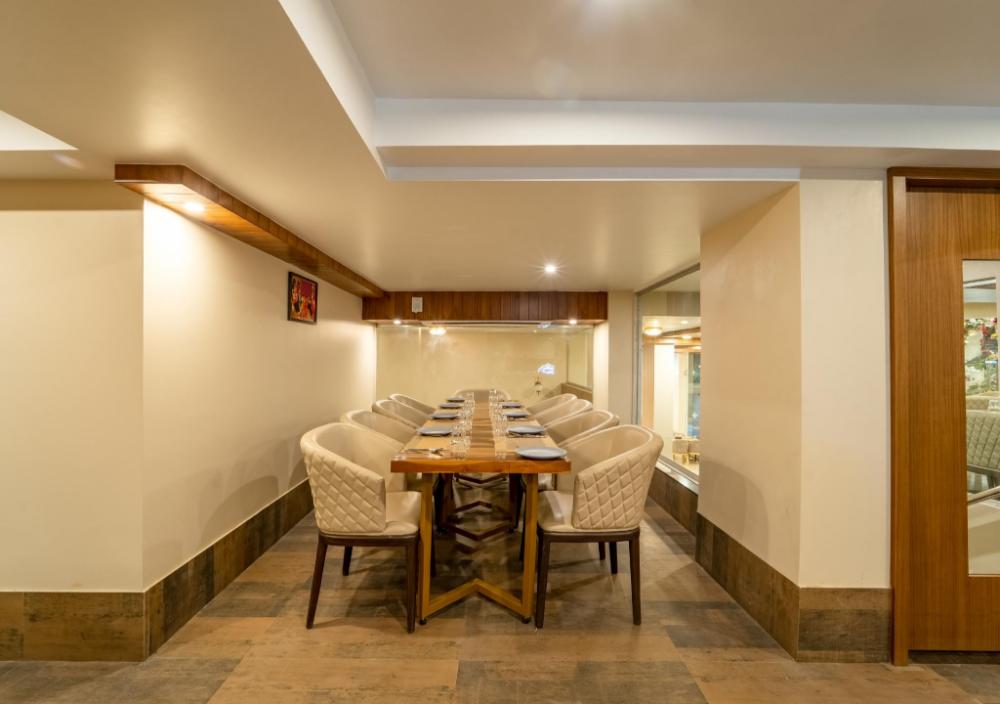moistin business class hotel