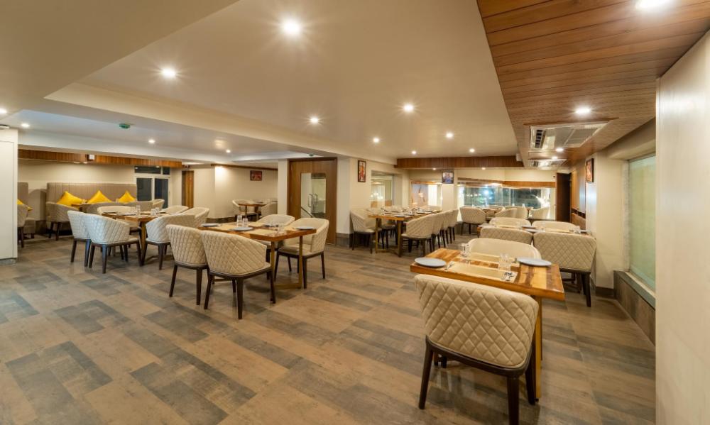 moistin business class hotel