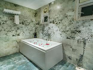 moistin business class hotel