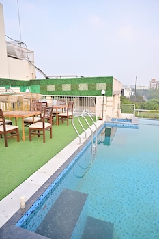 moistin business class hotel