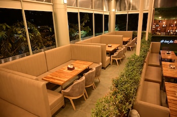 moistin business class hotel