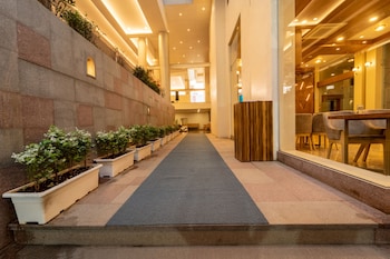 moistin business class hotel