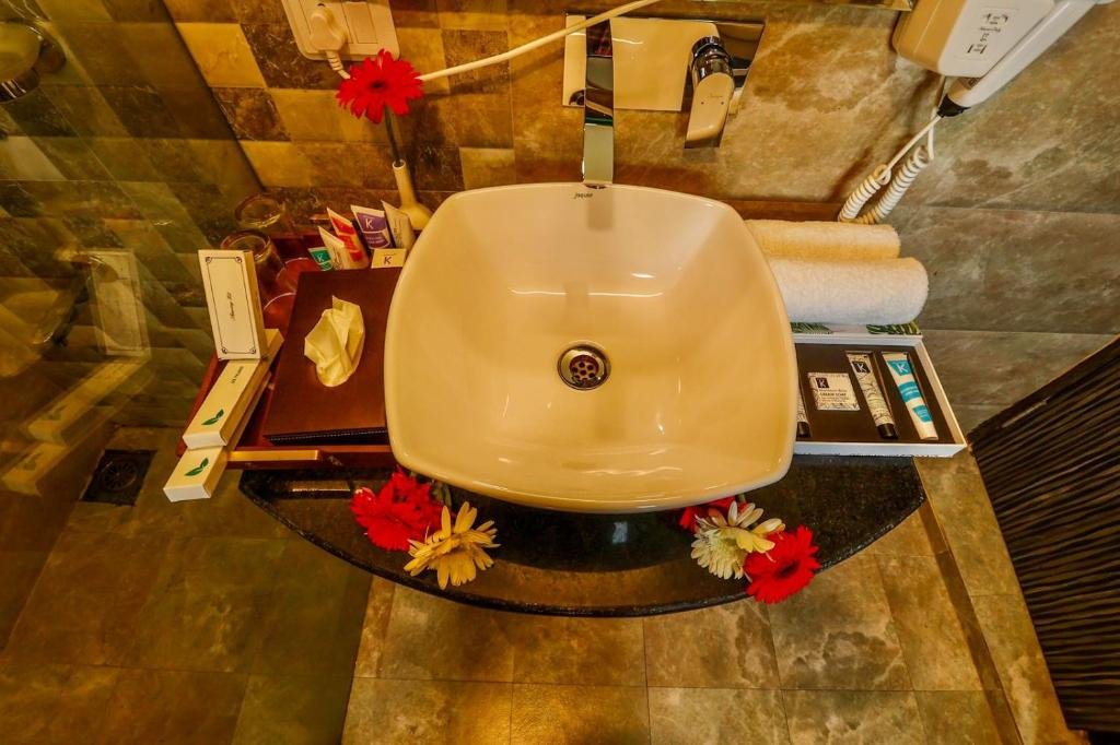 Pine Spring Resort Sonamarg,Pahalgam>>Gund,4 star