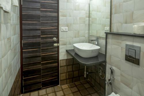 zenith hotels hebbal bangalore