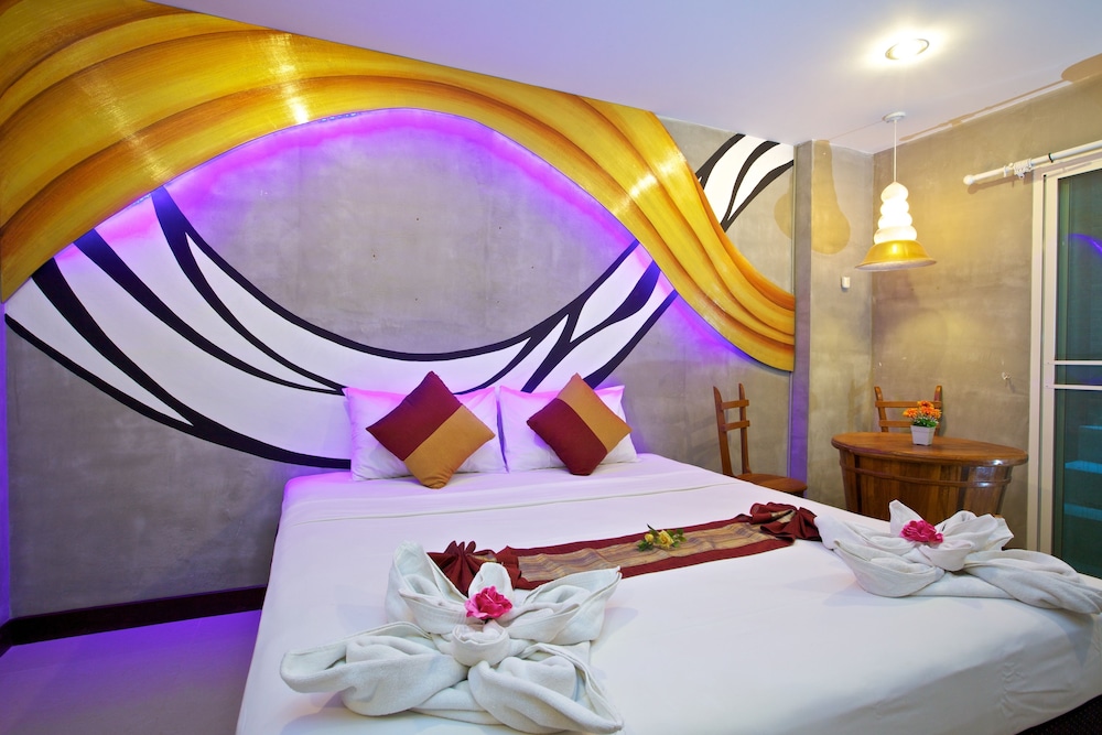baan kamala hostel and guesthouse