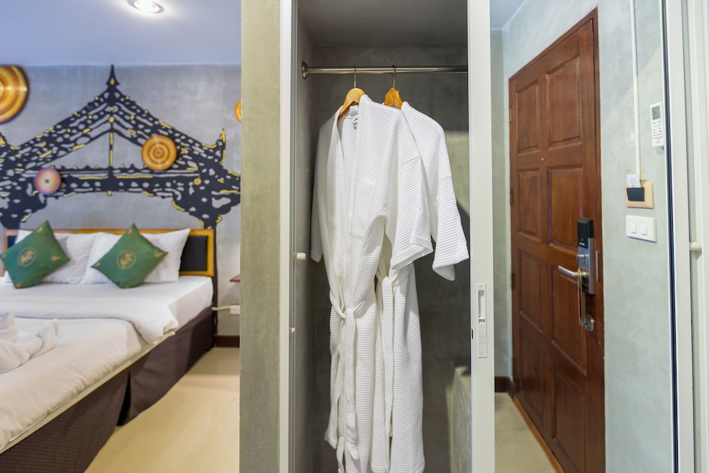 baan kamala hostel and guesthouse