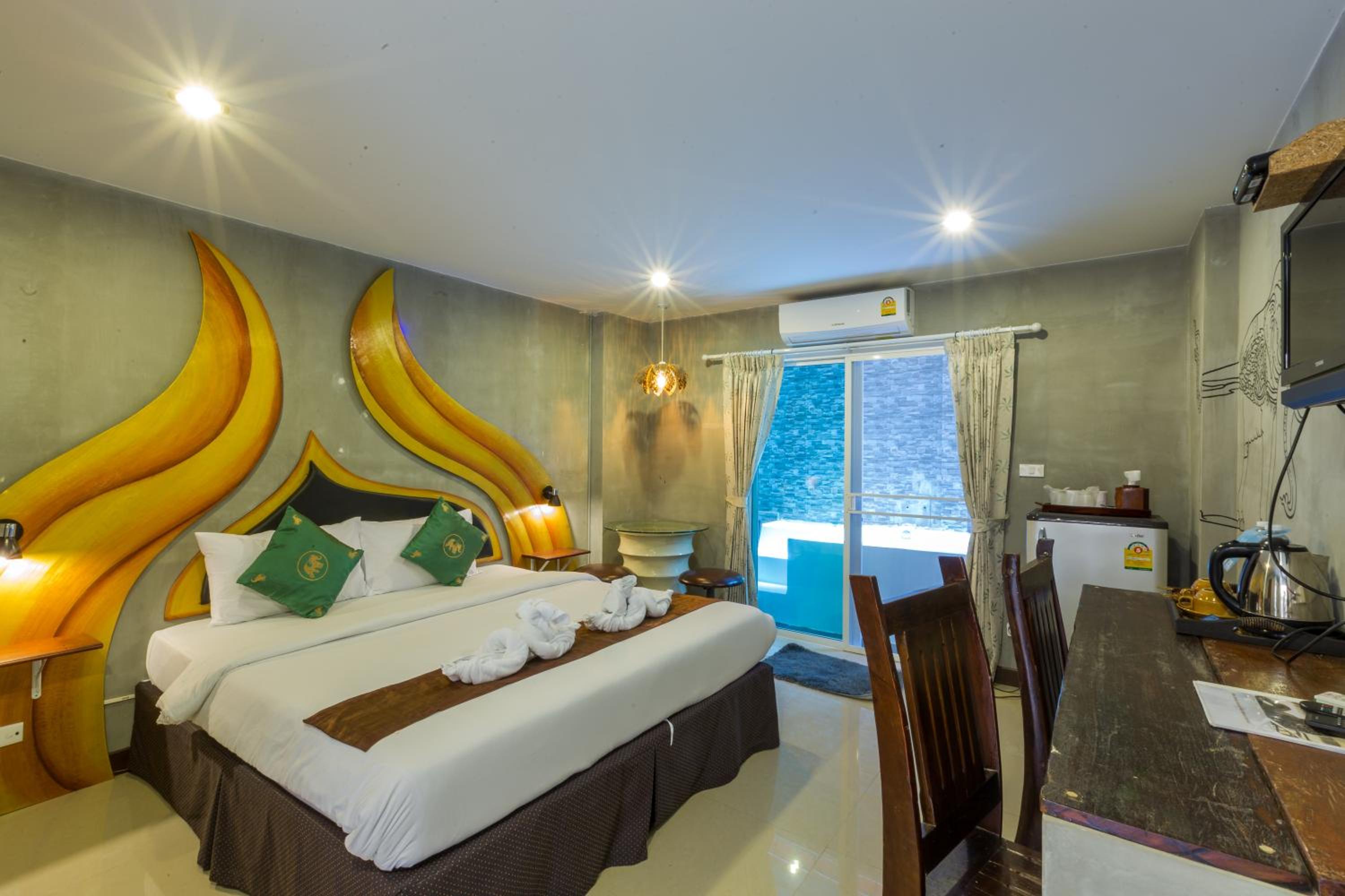 baan kamala hostel and guesthouse