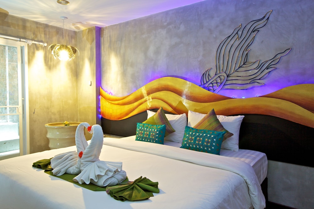 baan kamala hostel and guesthouse