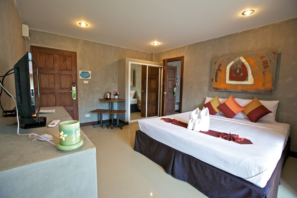 baan kamala hostel and guesthouse