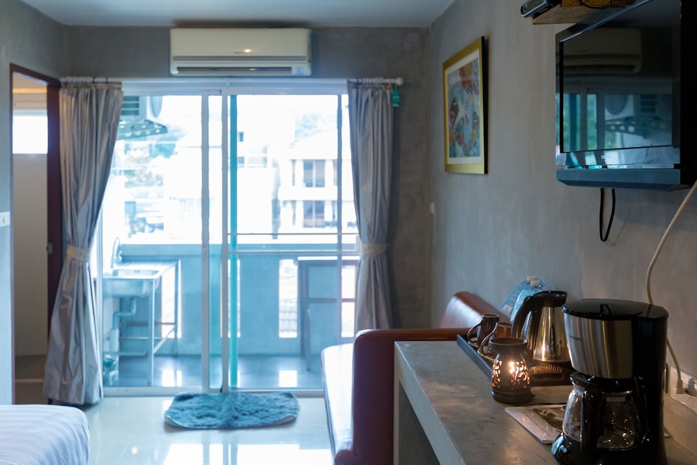 baan kamala hostel and guesthouse