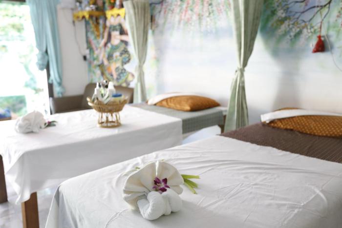 baan kamala hostel and guesthouse