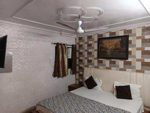 hotel white palace nizamuddin railway st