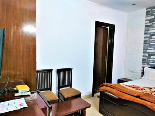 hotel white palace nizamuddin railway st