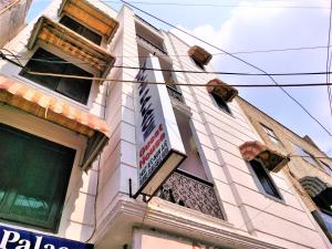 hotel white palace nizamuddin railway st