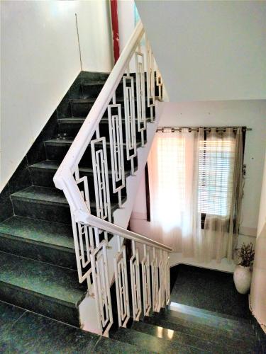hotel white palace nizamuddin railway st