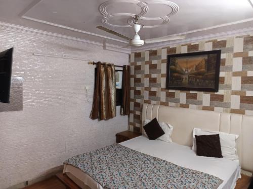 hotel white palace nizamuddin railway st