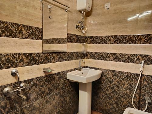 hotel white palace nizamuddin railway st