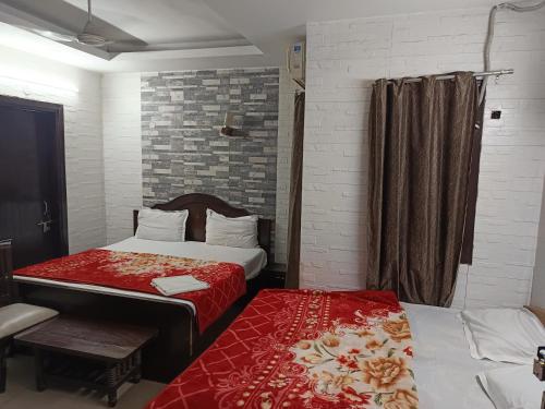 hotel white palace nizamuddin railway st