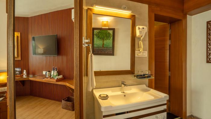 tree of life eila art hotel manali
