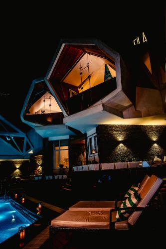 tree of life eila art hotel manali