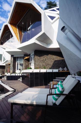tree of life eila art hotel manali
