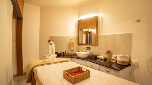 tree of life eila art hotel manali