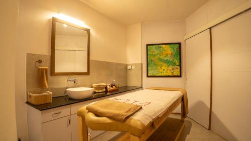 tree of life eila art hotel manali