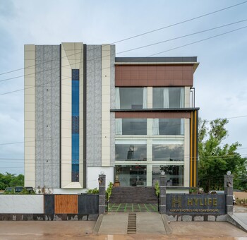 Hylife Hotel And Convention,Mancherial>>Laxettipet,2 star