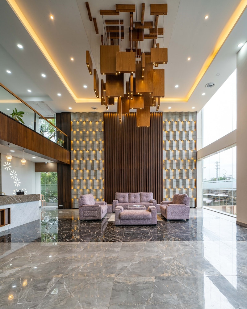 hylife hotel and convention